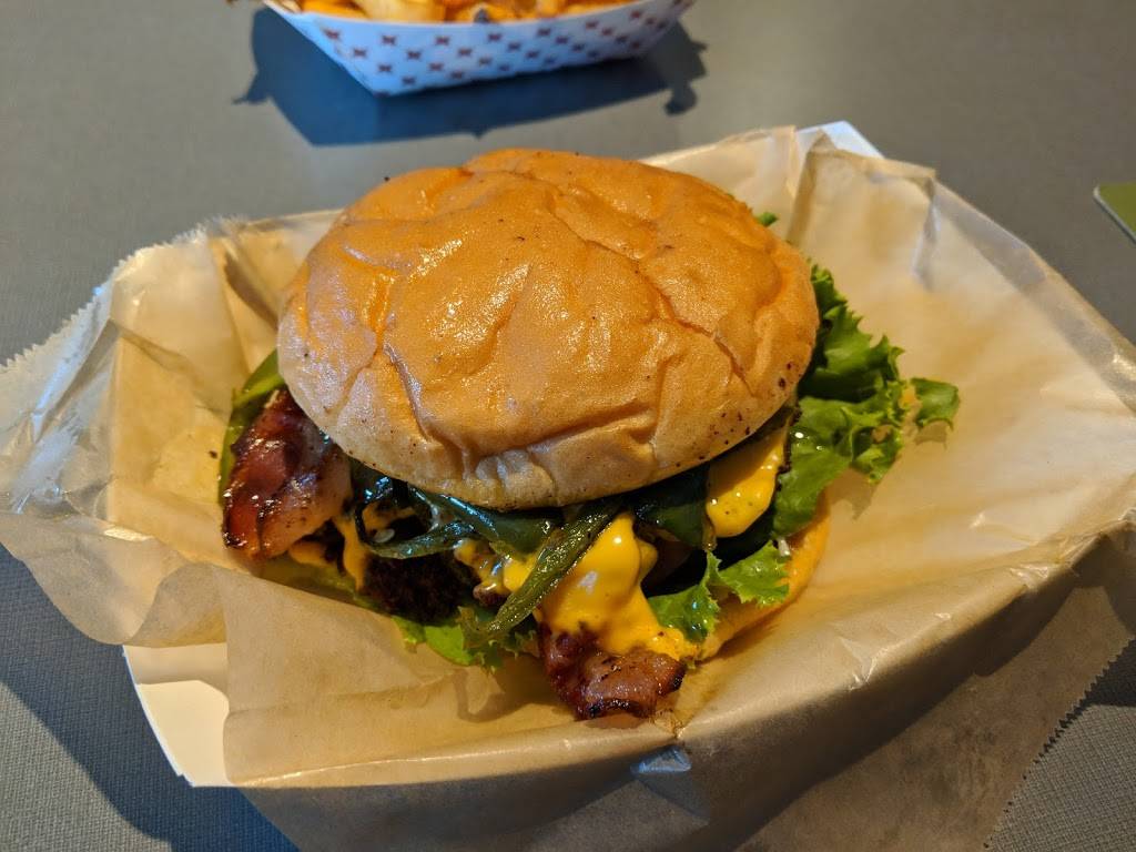 Smittys Garage Burgers and Beer | restaurant | 9718 Riverside Pkwy, Tulsa, OK 74137, USA | 9182967239 OR +1 918-296-7239