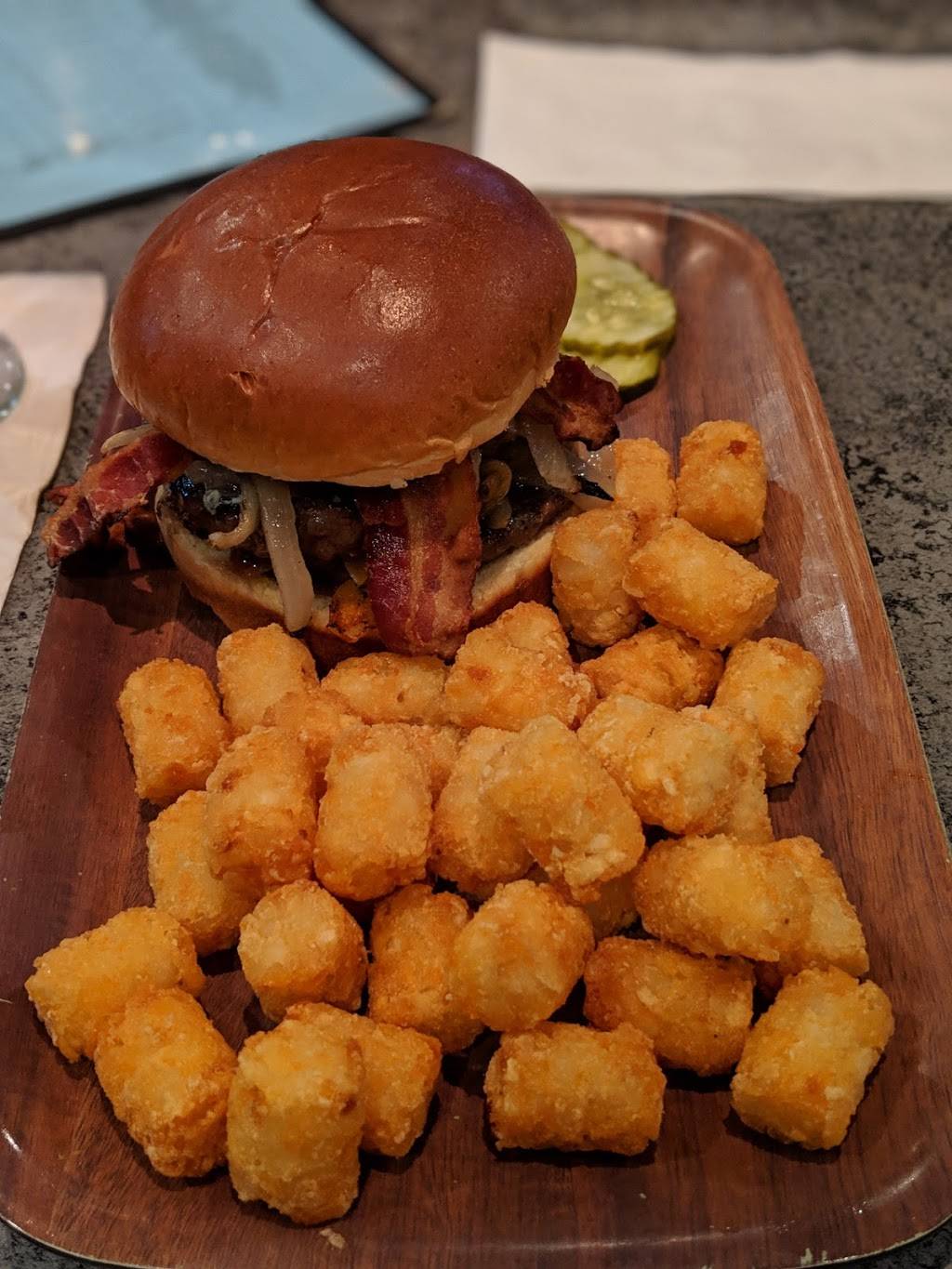 Shoeless Joes Ale House & Grille | restaurant | 10290 W Higgins Rd, Rosemont, IL 60018, USA | 8472965760 OR +1 847-296-5760