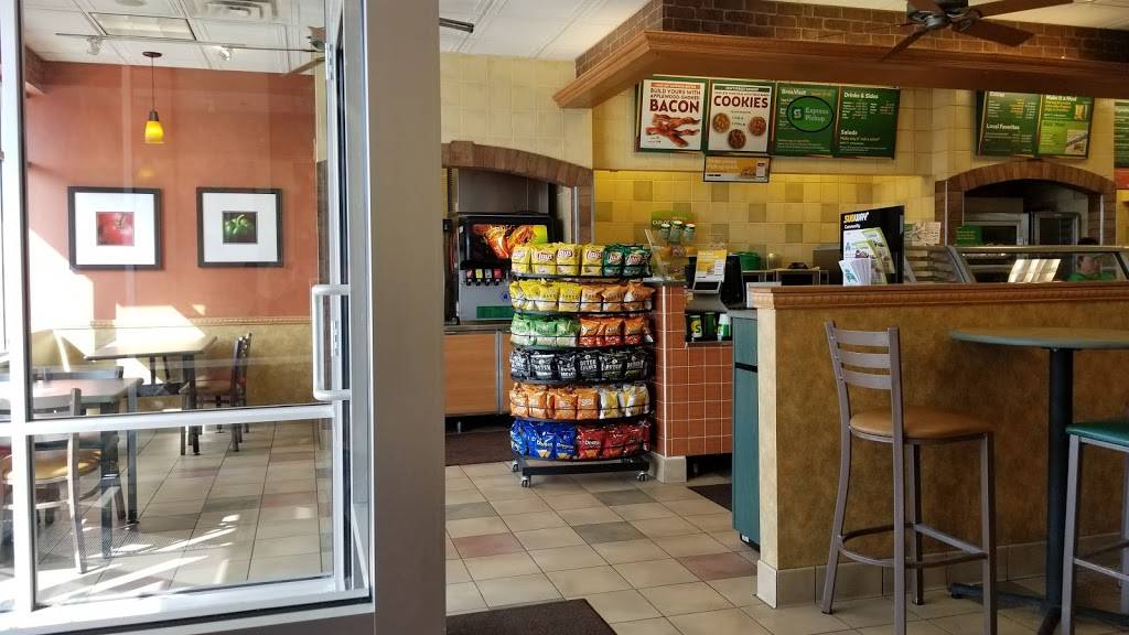 Subway Restaurants | restaurant | 1275 E, County Rd D Suite 105, Maplewood, MN 55109, USA | 6517835873 OR +1 651-783-5873