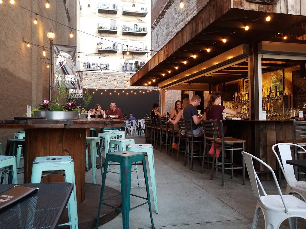 Dark Horse Bar & Eatery | restaurant | 250 E 7th St, St Paul, MN 55101, USA | 6513137960 OR +1 651-313-7960