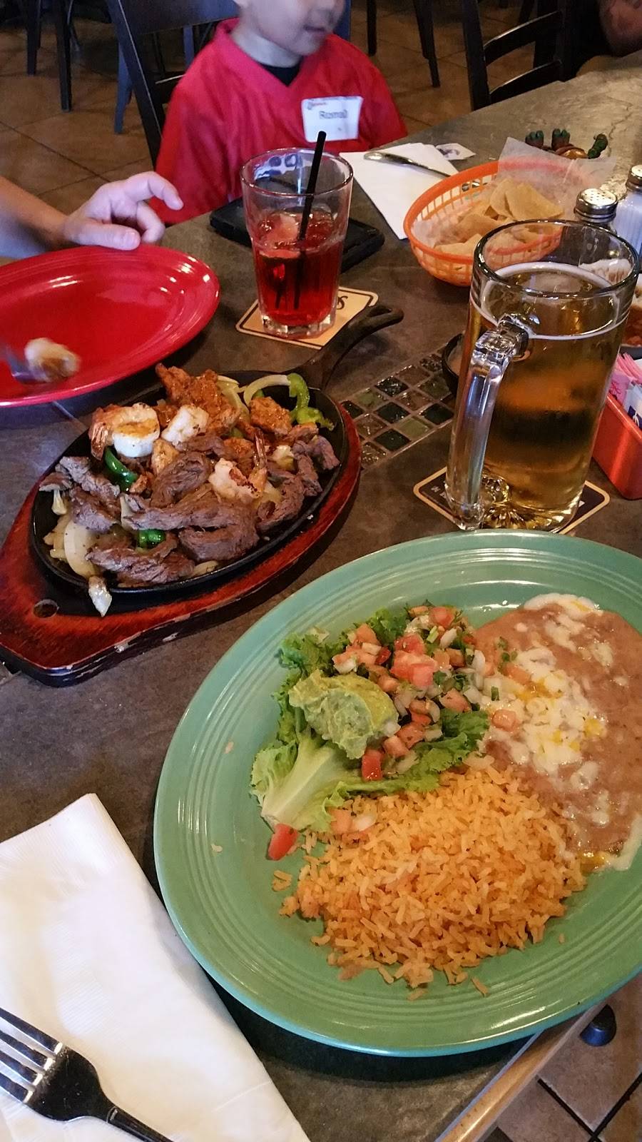 Rubens Restaurant | restaurant | 4500 Gosford Rd, Bakersfield, CA 93313, USA | 6614124761 OR +1 661-412-4761