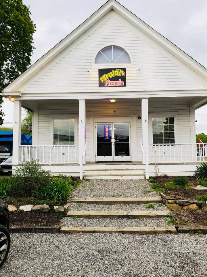 vivaldis pizzeria | restaurant | 325 Stockbridge Rd #4, Great Barrington, MA 01230, USA | 4135289000 OR +1 413-528-9000