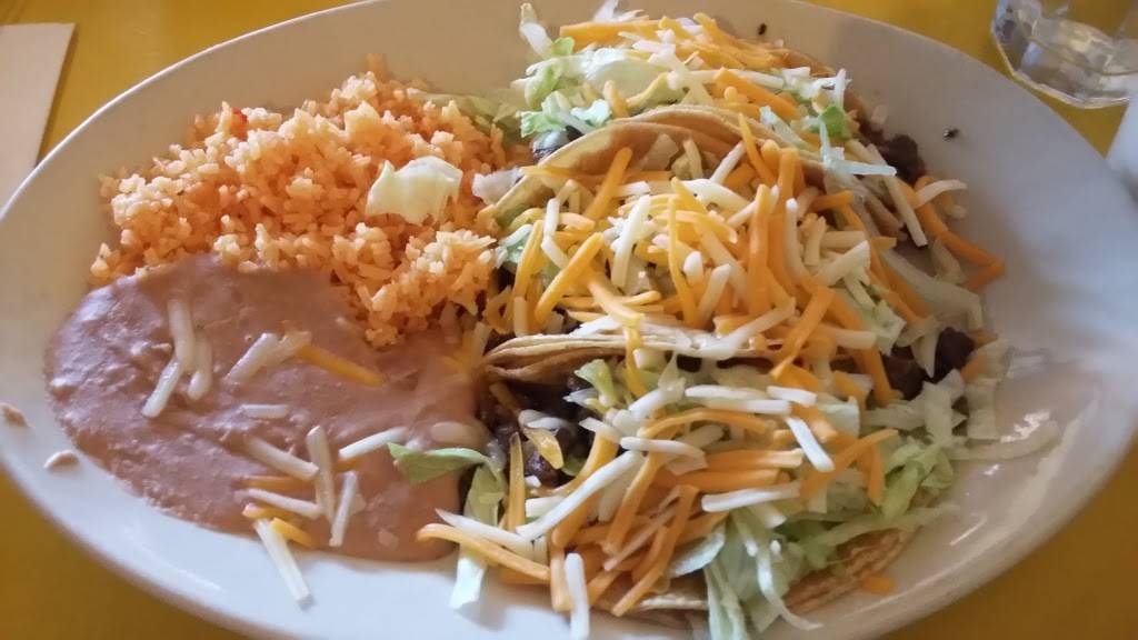 Cinco De Mayo Fiesta | restaurant | 8412 W Morgan Ave, Milwaukee, WI 53228, USA | 4145434939 OR +1 414-543-4939