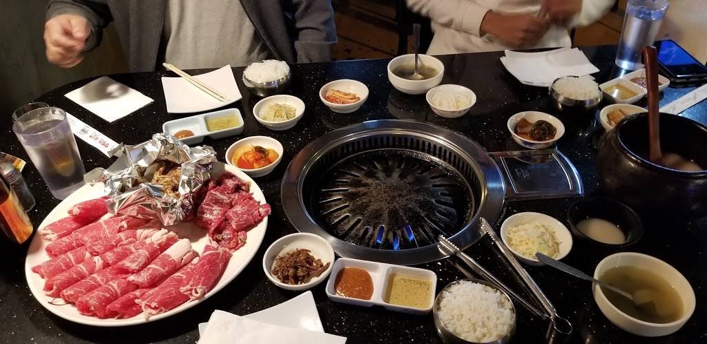 BBQ Hut Restaurant | restaurant | 1147 Roselle Rd, Hoffman Estates, IL 60169, USA | 8478829292 OR +1 847-882-9292