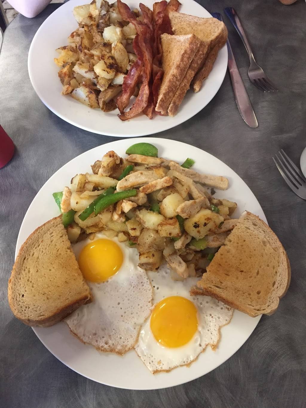 Roast N Toast Family Diner | restaurant | 2005 Ottawa St, Windsor, ON N8Y 1R6, Canada | 5192582302 OR +1 519-258-2302