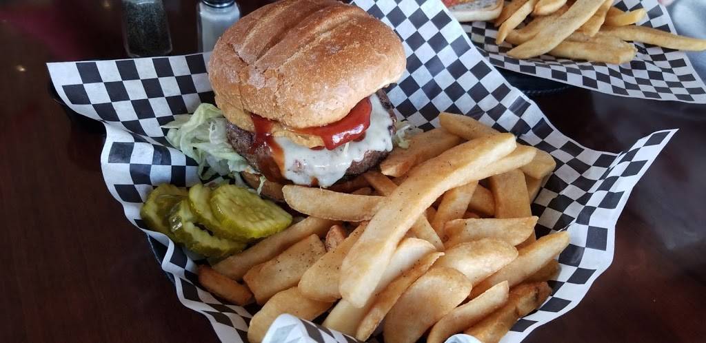 Chelos Hometown Bar & Grille | restaurant | 1275 Reservoir Ave, Cranston, RI 02920, USA | 4019427666 OR +1 401-942-7666