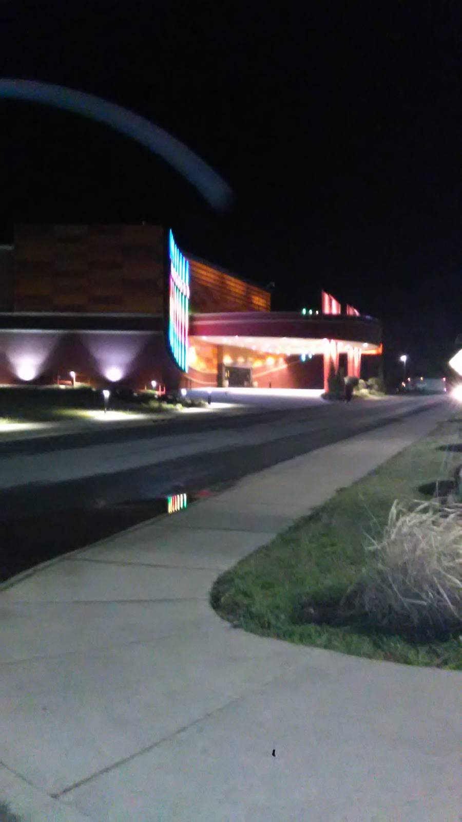 Twin Bridges Restaurant | restaurant | 100 Jackpot Pl, Wyandotte, OK 74370, USA | 9186786456 OR +1 918-678-6456