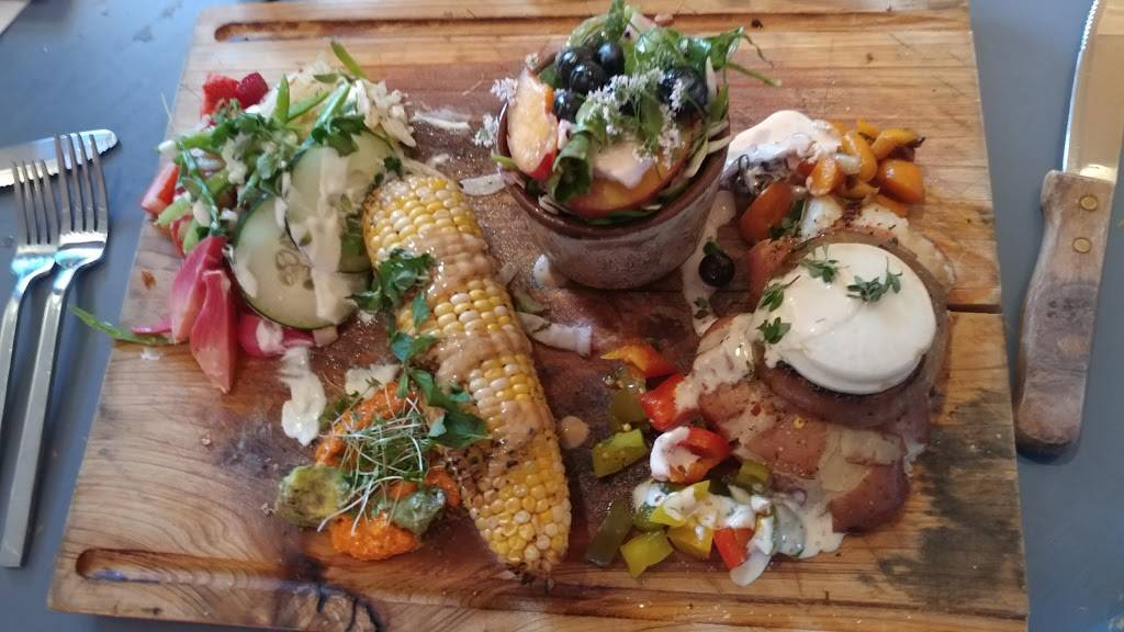 Kermits Outlaw Kitchen | restaurant | 124 Main St, Tupelo, MS 38804, USA | 6626206622 OR +1 662-620-6622