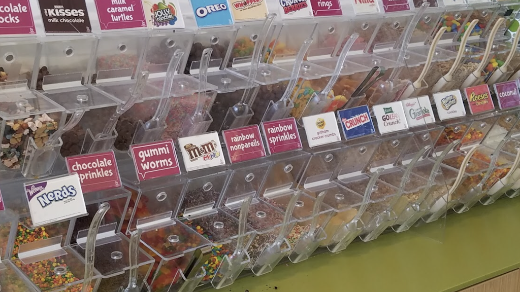 Menchies Frozen Yogurt | restaurant | 110 General Stilwell Dr Suite104, Marina, CA 93933, USA | 8313240236 OR +1 831-324-0236