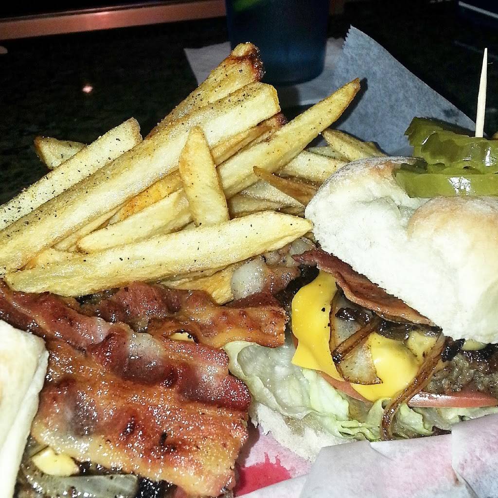 The Huddle Sports Bar | restaurant | 1887 Armour Rd, Bourbonnais, IL 60914, USA | 8153487677 OR +1 815-348-7677