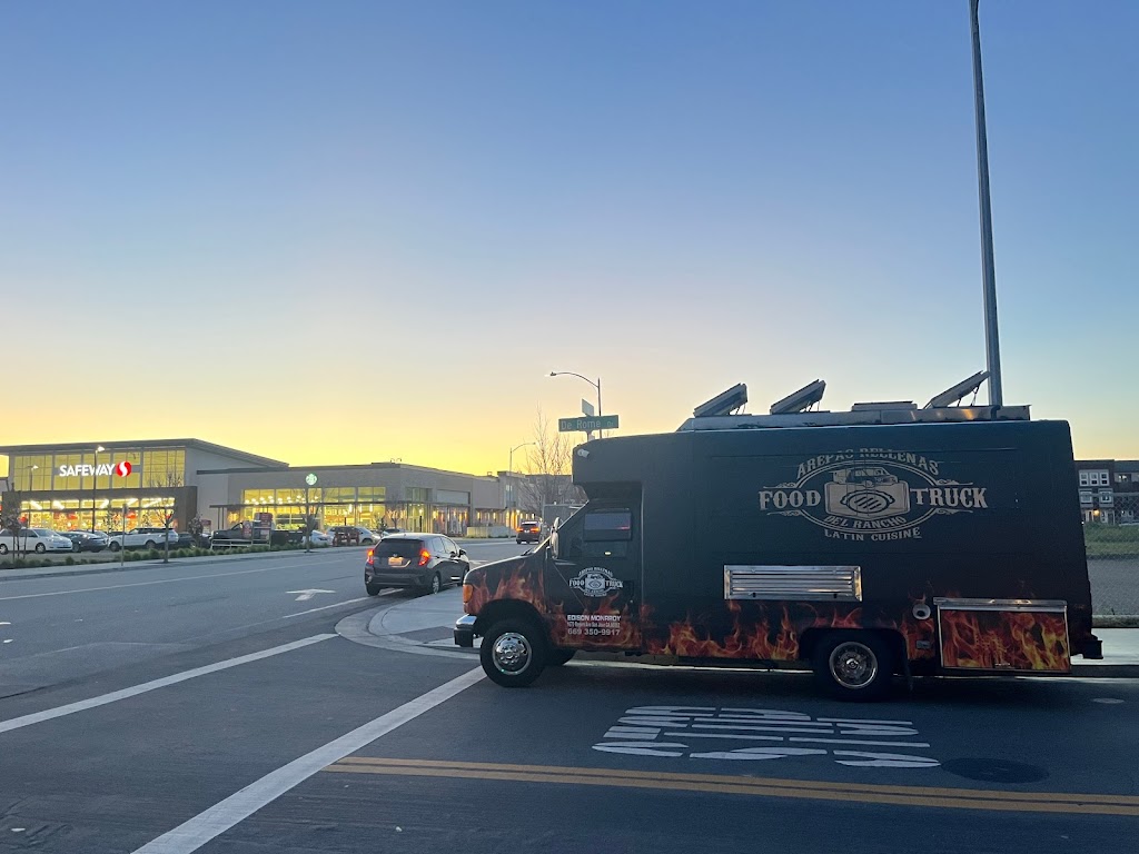 Food truck del rancho | restaurant | 1501 Berryessa Rd, San Jose, CA 95133, USA | 4084775687 OR +1 408-477-5687