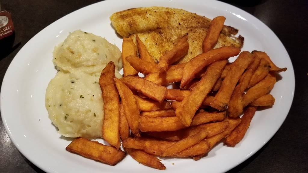 Ruby Tuesday | restaurant | 1 Garden State Plaza A1, #4, Paramus, NJ 07652, USA | 2019090886 OR +1 201-909-0886