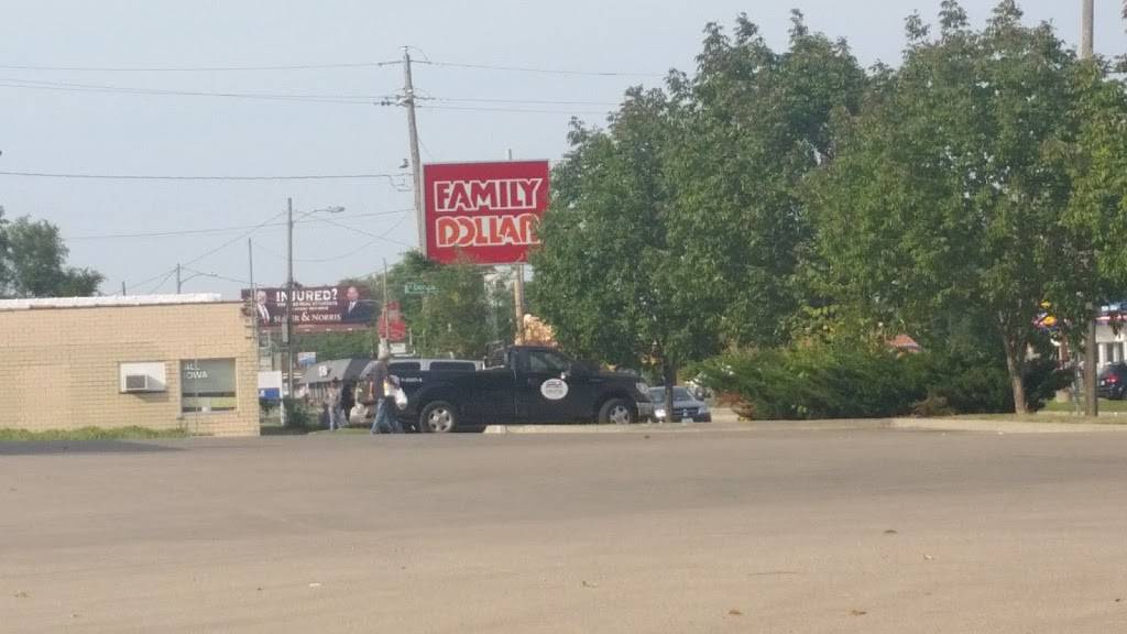 Papa Murphys Take N Bake Pizza | meal takeaway | 3701 E 14th St, Des Moines, IA 50313, USA | 5152630800 OR +1 515-263-0800