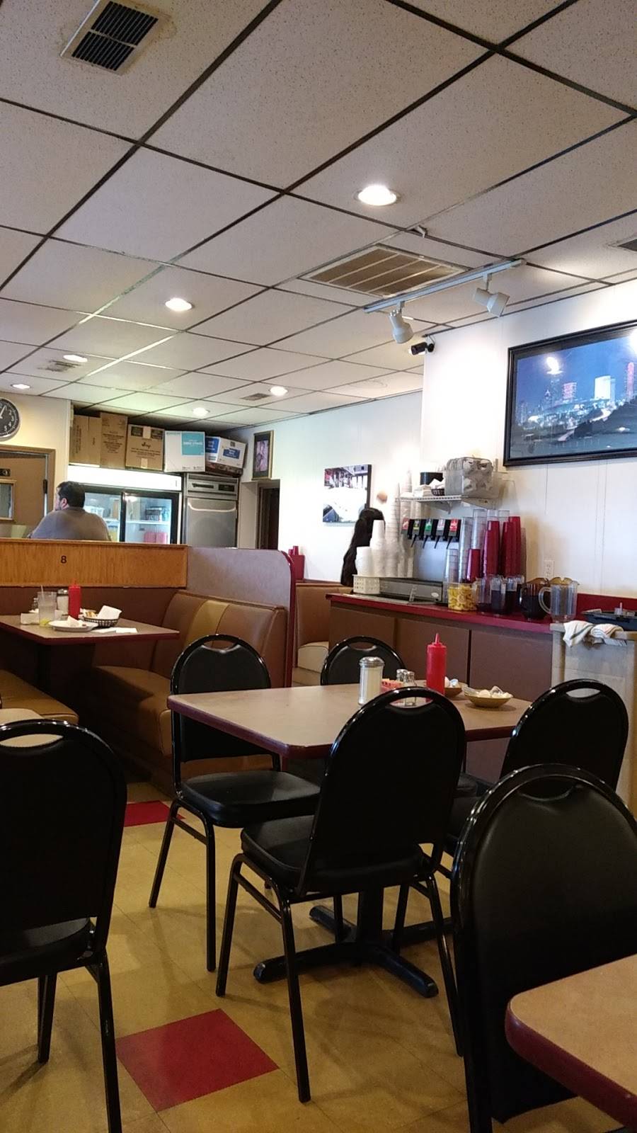 Village Restaurant | restaurant | 3208 N Graham St, Charlotte, NC 28206, USA | 7043324202 OR +1 704-332-4202