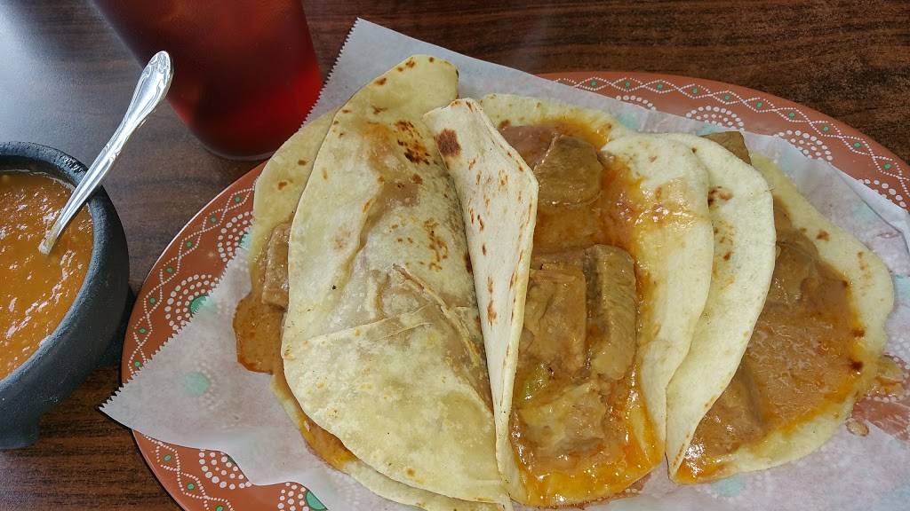 La Rosa Blanca Mexican Restaurant | restaurant | 2430 Airline Dr, Houston, TX 77009, USA | 7138682060 OR +1 713-868-2060