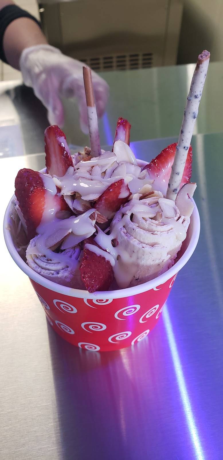 Marys Fried Rolled Ice Cream | restaurant | 3524 W Airport Fwy #116, Irving, TX 75062, USA | 9723139818 OR +1 972-313-9818