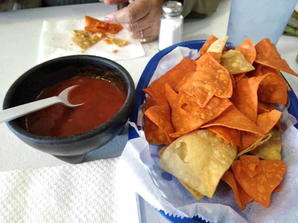 La Puntada Restaurant | restaurant | 117 Goliad Rd, San Antonio, TX 78223, USA | 2105339997 OR +1 210-533-9997