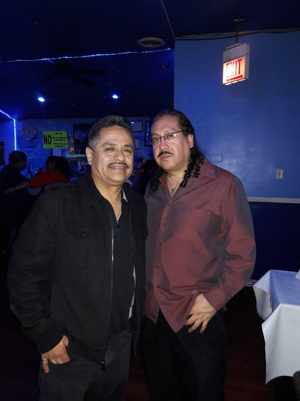 El Capitan Restaurant | restaurant | 3758 W Armitage Ave, Chicago, IL 60647, USA | 7737720733 OR +1 773-772-0733