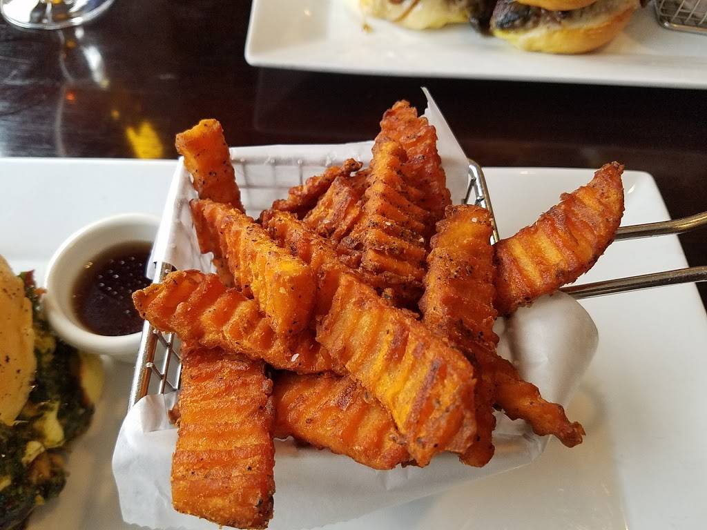 Westchester Burger Company | restaurant | 106 Westchester Ave, White Plains, NY 10601, USA | 9143589399 OR +1 914-358-9399