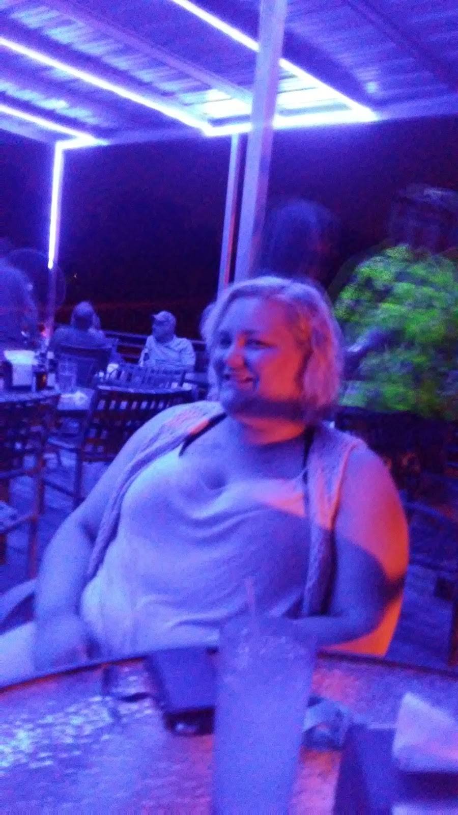 Tiki Hut | restaurant | 1937 Island Cir, Tool, TX 75143, USA | 9032899348 OR +1 903-289-9348