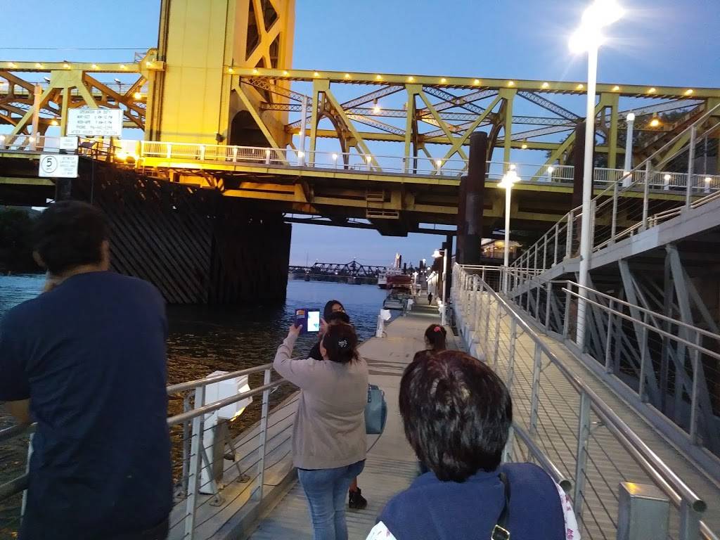 Boxwood Cafe | restaurant | 1020 N San Vicente Blvd, West Hollywood, CA 90069, USA | 3103587788 OR +1 310-358-7788