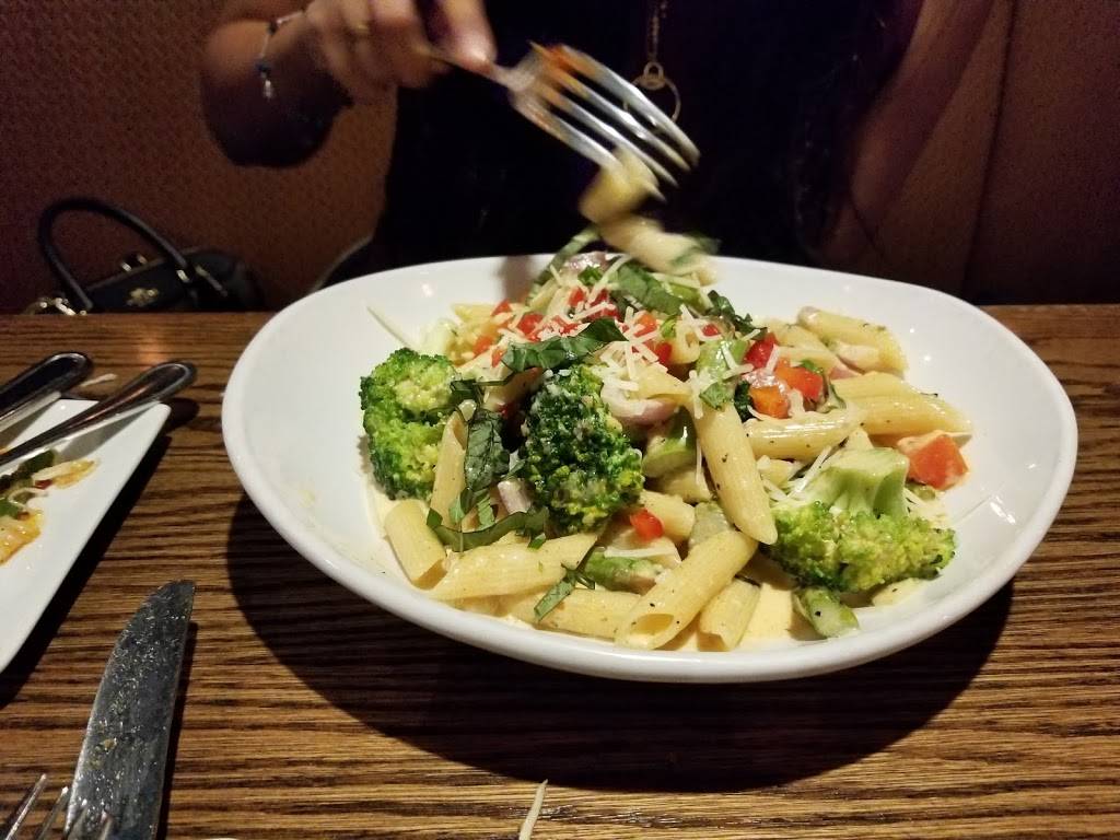 Sedona Taphouse | restaurant | 198 E Big Beaver Rd, Troy, MI 48083, USA | 2484226167 OR +1 248-422-6167