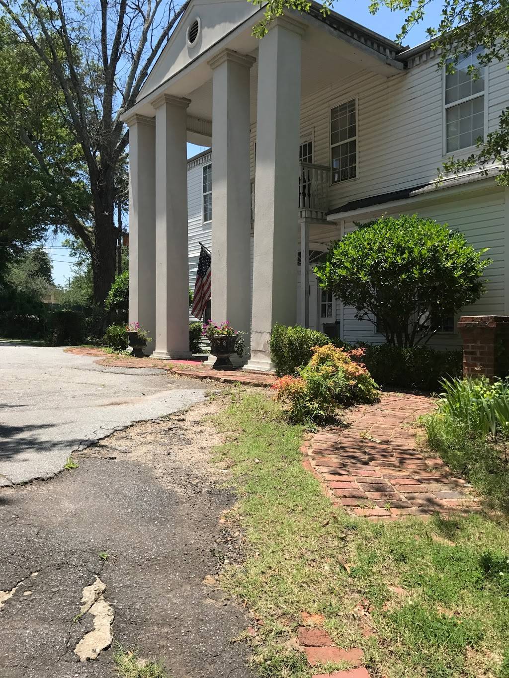 Chef Manigaults La Vieille Maison | restaurant | 28 Howe St, Greenville, SC 29601, USA | 8644833942 OR +1 864-483-3942