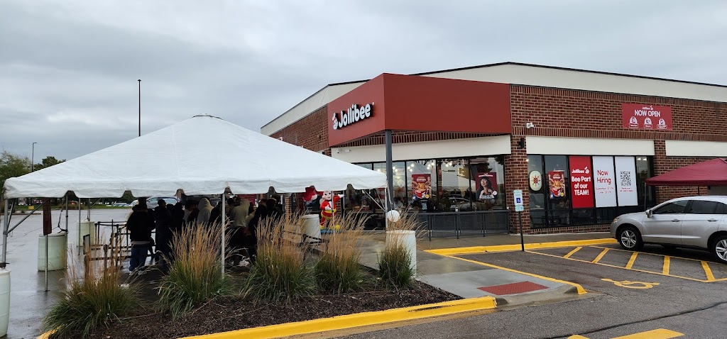 Jollibee | meal takeaway | 396 W Army Trail Rd, Bloomingdale, IL 60108, USA | 8479084060 OR +1 847-908-4060