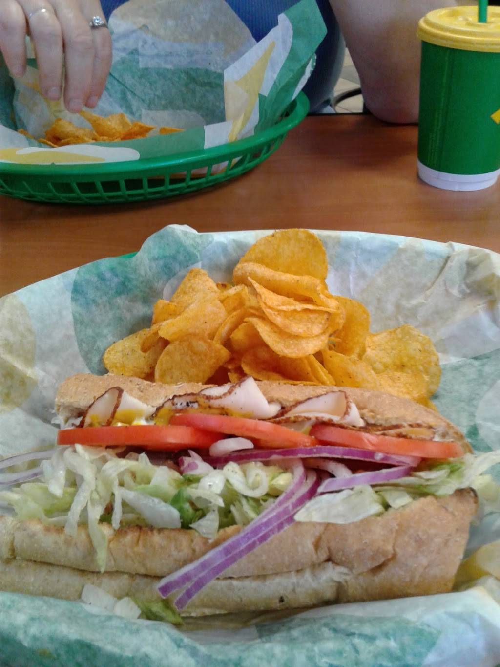 Subway | meal takeaway | 616 E Ocean Ave, Lompoc, CA 93436, USA | 8057354797 OR +1 805-735-4797
