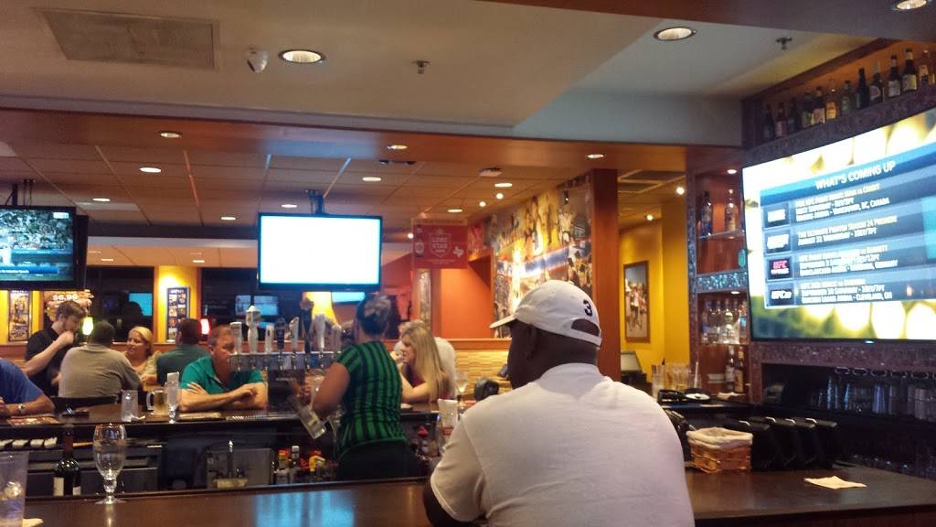 Applebees Grill + Bar | restaurant | 114 W US Hwy 80, Forney, TX 75126, USA | 9725525571 OR +1 972-552-5571