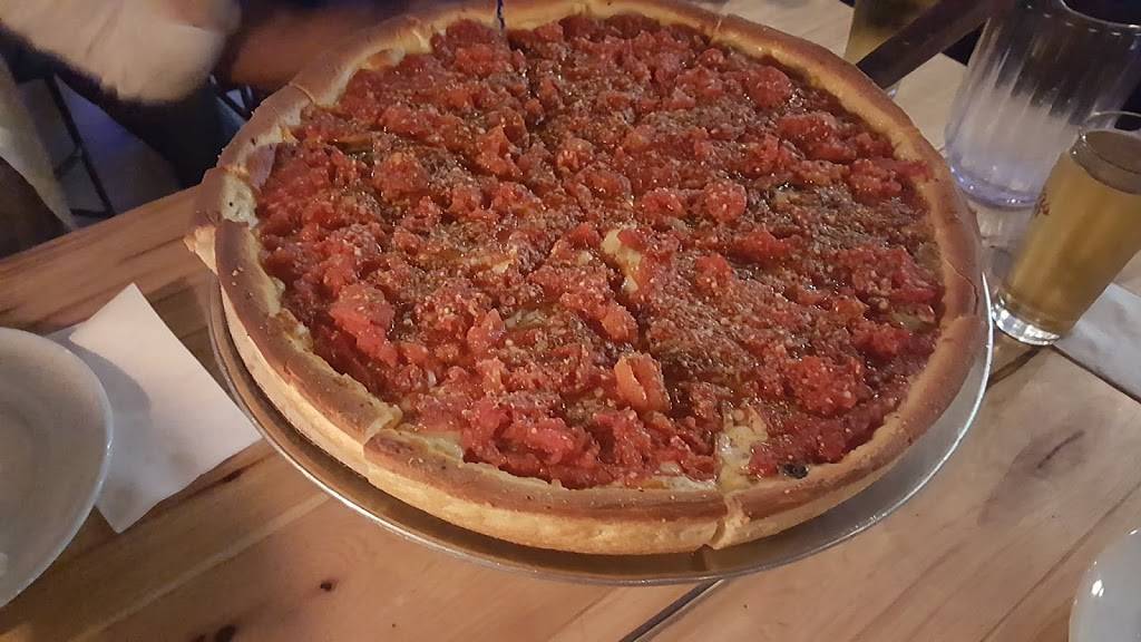 Rosatis Pizza | restaurant | 1652 S Eastwood Dr, Woodstock, IL 60098, USA | 8153383600 OR +1 815-338-3600