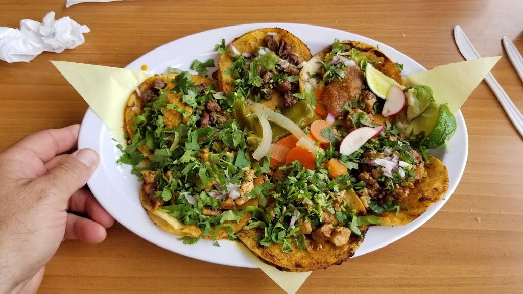 Volcanos Mexican Food | restaurant | 2030 W Lindsey St, Norman, OK 73069, USA | 4052172911 OR +1 405-217-2911