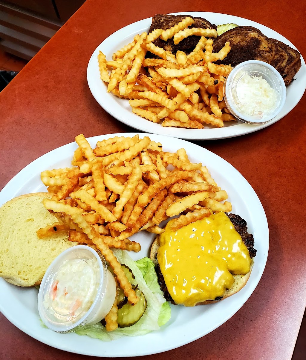 Mikes Cafe & Pizzeria | restaurant | 3 E Hwy 61, Esko, MN 55733, USA | 2188796633 OR +1 218-879-6633