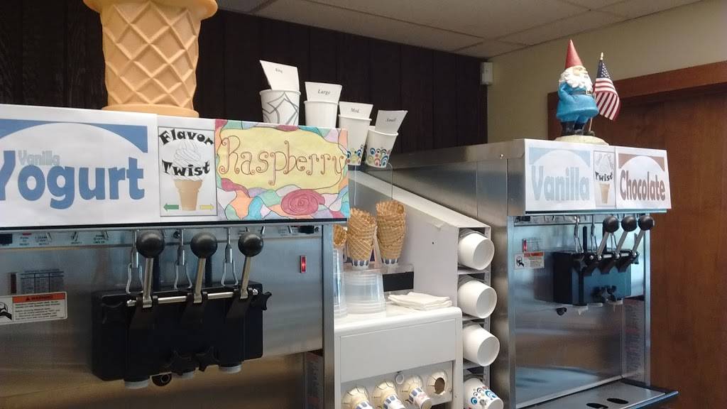 Leones Frosty Treat | restaurant | 424 W Fourteenth St, Traverse City, MI 49684, USA | 2312765148 OR +1 231-276-5148