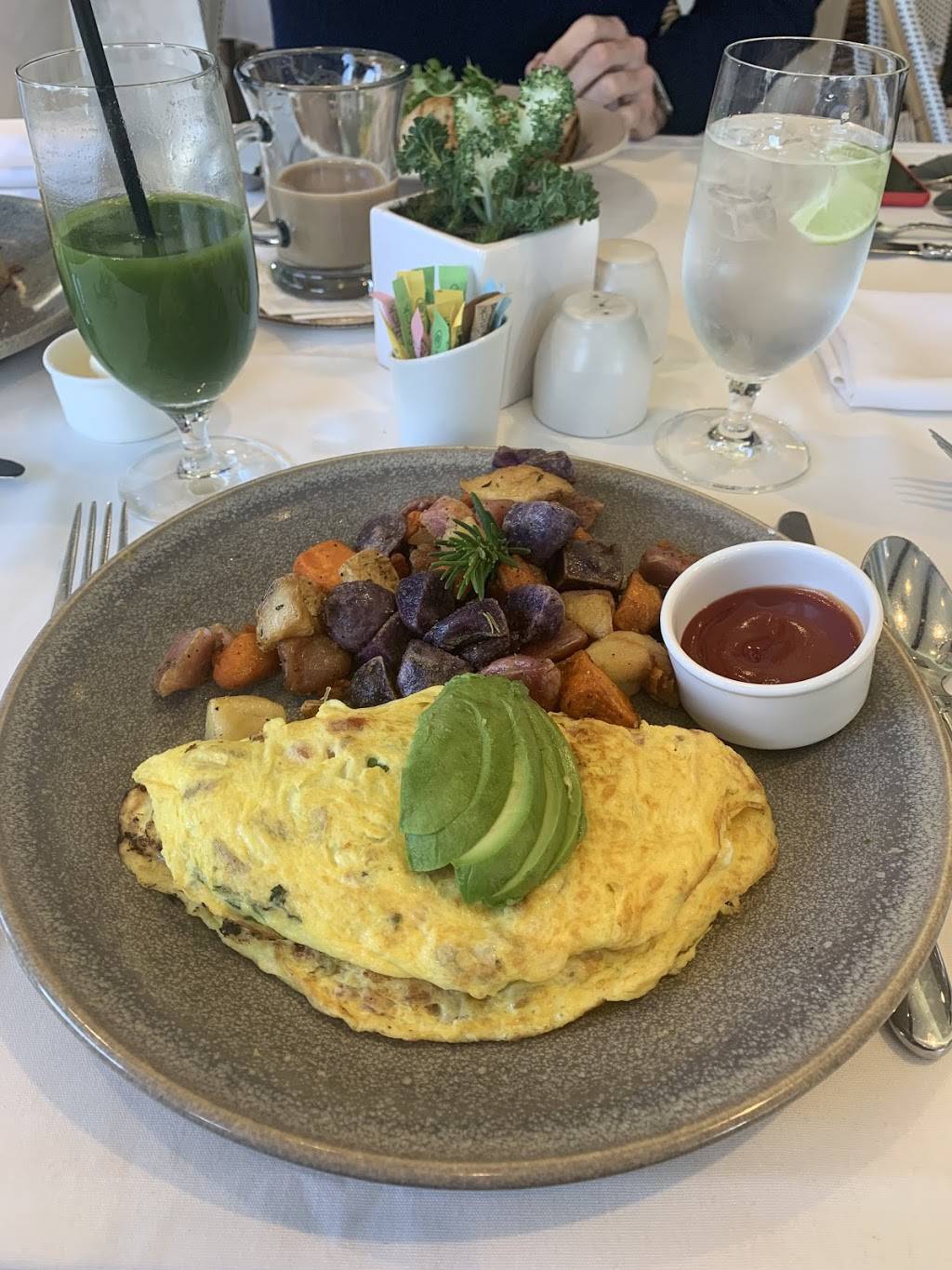 The Oak | restaurant | 905 Country Club Rd, Ojai, CA 93023, USA | 8556978780 OR +1 855-697-8780