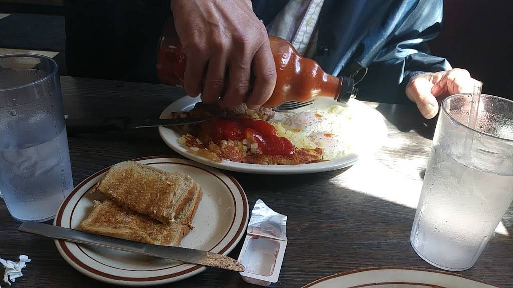 Steves Doghouse | restaurant | 3850 Pearl Rd, Cleveland, OH 44109, USA | 2163981446 OR +1 216-398-1446