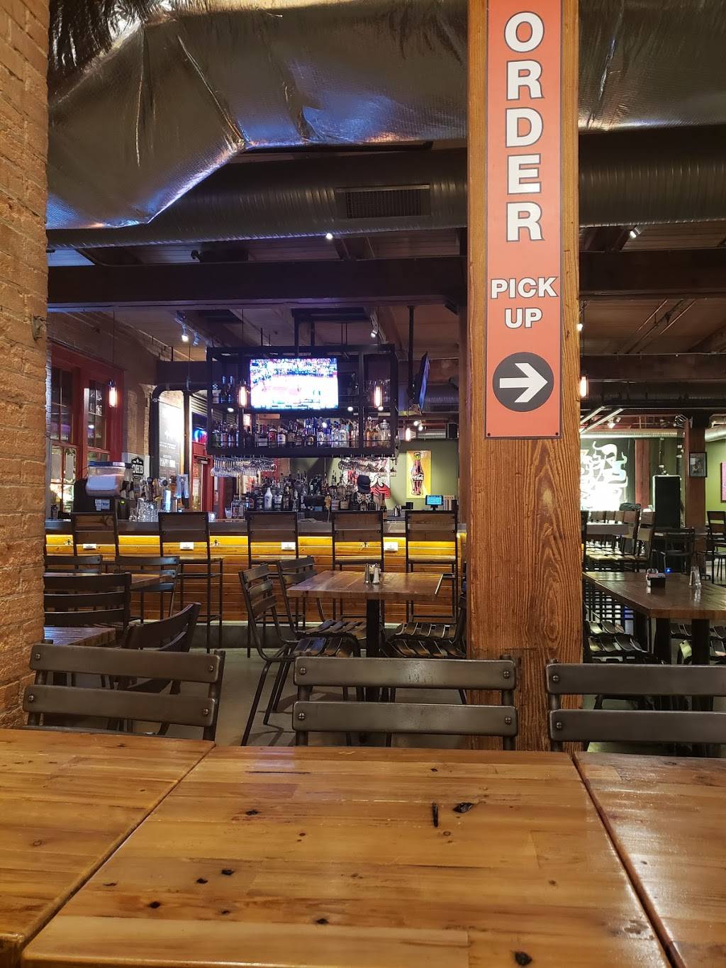 Tuttas Pizza | restaurant | 1710 N Record St #110, Dallas, TX 75202, USA | 2149974909 OR +1 214-997-4909