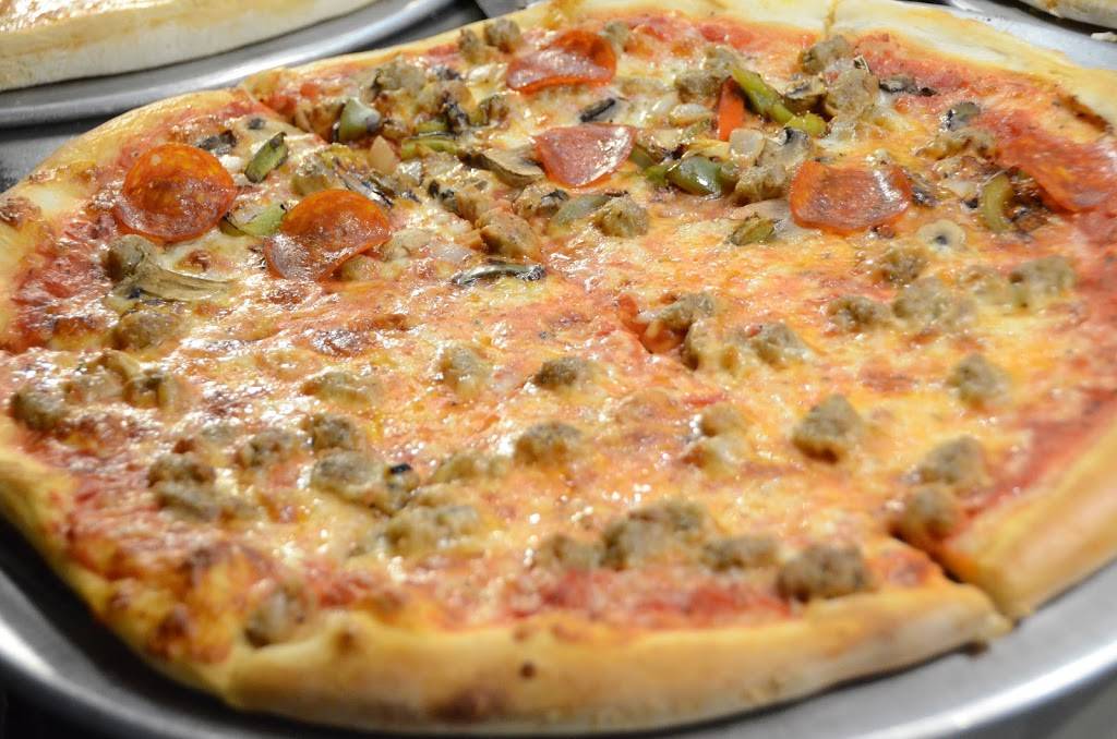 Johnnys Pizza Shop | restaurant | 2520 Golf Rd, Eau Claire, WI 54701, USA | 7155522725 OR +1 715-552-2725