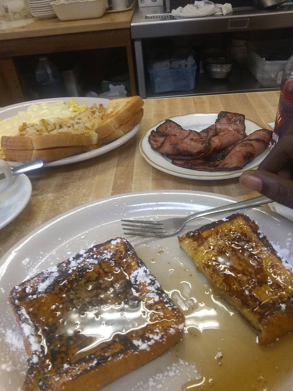 Famous Restaurant | restaurant | 652 W Market St, York, PA 17401, USA | 7178482300 OR +1 717-848-2300