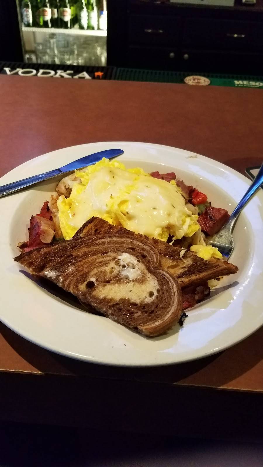 Green Town Tavern | restaurant | 110 S Genesee St, Waukegan, IL 60085, USA | 8472441001 OR +1 847-244-1001