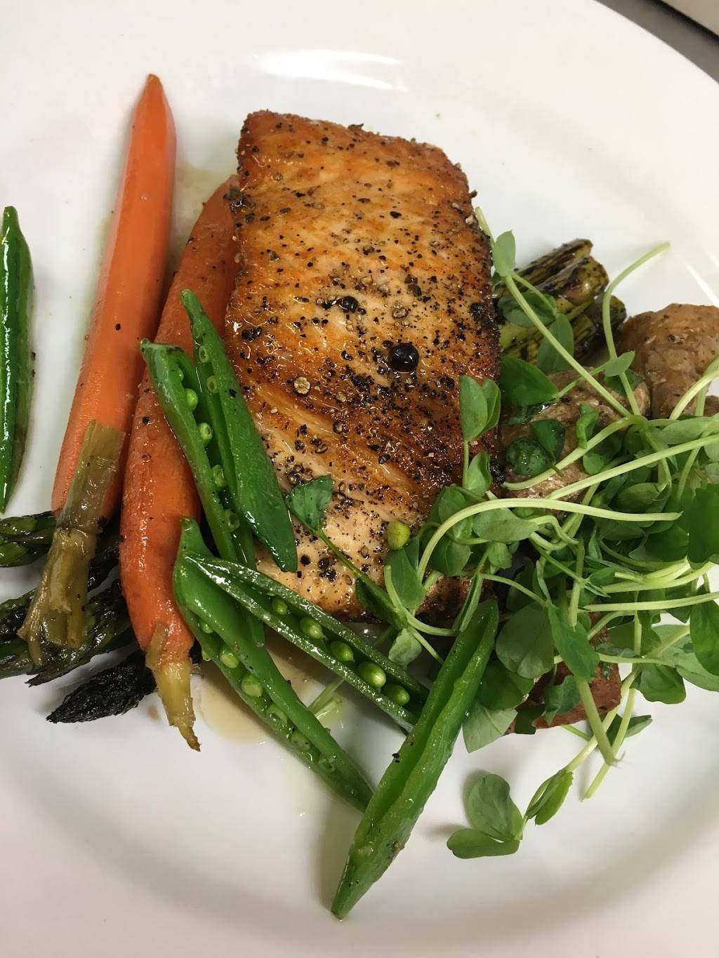 The Grazing Room | restaurant | 33 The Oaks, Henniker, NH 03242, USA | 6034283281 OR +1 603-428-3281