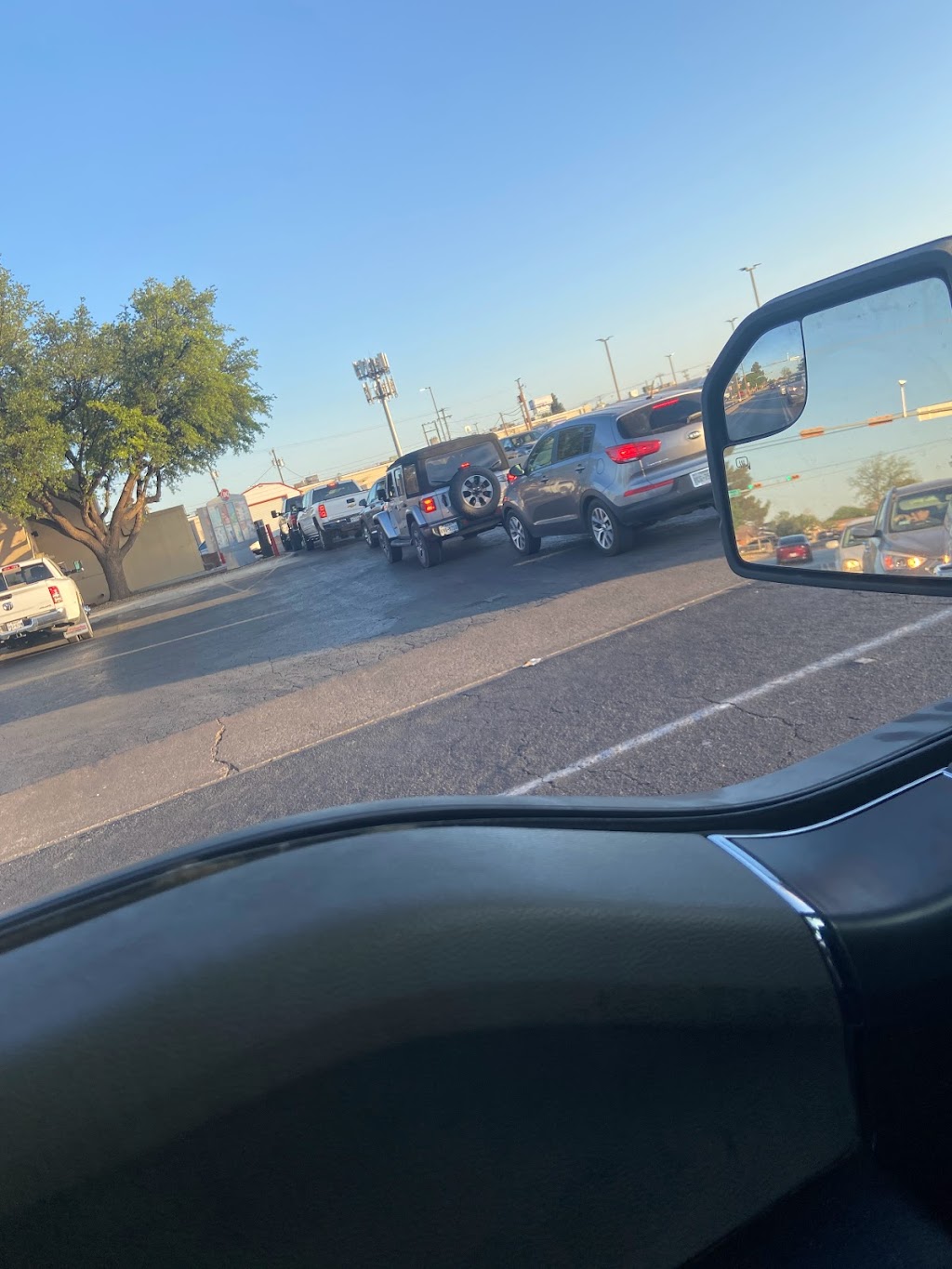 Dairy Queen | restaurant | 2761 N Grandview Ave, Odessa, TX 79762, USA | 4323630705 OR +1 432-363-0705