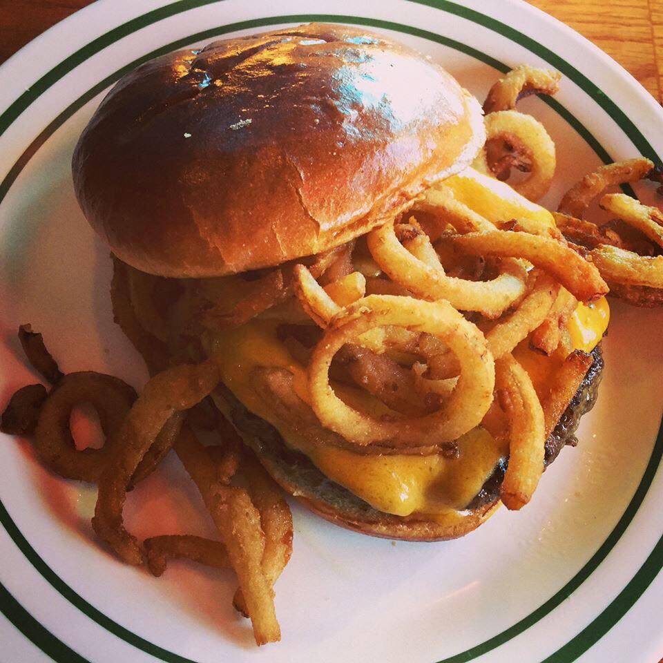 Charlies Pub & Grub | restaurant | 1608 Crawford St, Terre Haute, IN 47807, USA | 8122321886 OR +1 812-232-1886