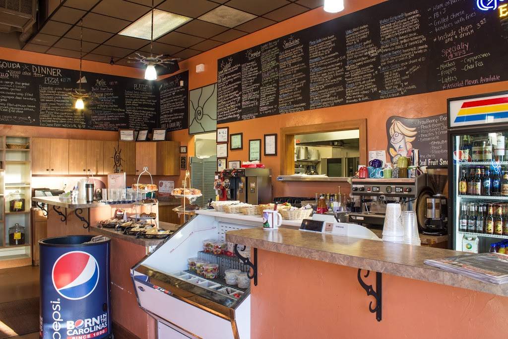 Cafe Gouda | cafe | 2960 N Center St, Hickory, NC 28601, USA | 8282671300 OR +1 828-267-1300