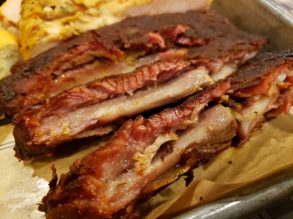 Dickeys Barbecue Pit | restaurant | 150 Nut Tree Pkwy, Vacaville, CA 95687, USA | 7074501810 OR +1 707-450-1810