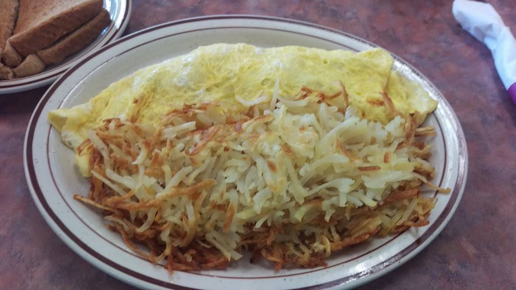 Mobil Hilltop Truckstop | restaurant | 3783 S Van Dyke Rd, Marlette, MI 48453, USA | 9896357660 OR +1 989-635-7660