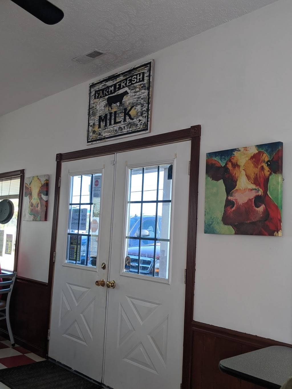 The Dairy Barn | restaurant | 601 Morgantown St, Caneyville, KY 42721, USA | 2708796941 OR +1 270-879-6941
