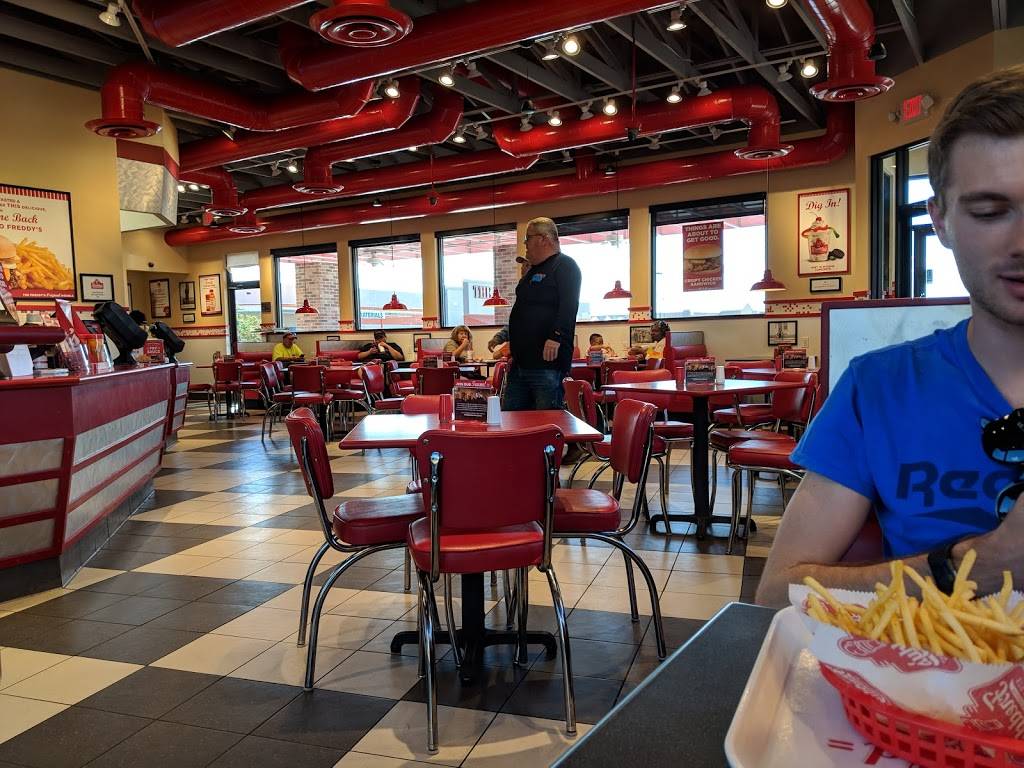 Freddys Frozen Custard & Steakburgers | restaurant | 301 N Bluff Rd, Collinsville, IL 62234, USA | 6187727184 OR +1 618-772-7184