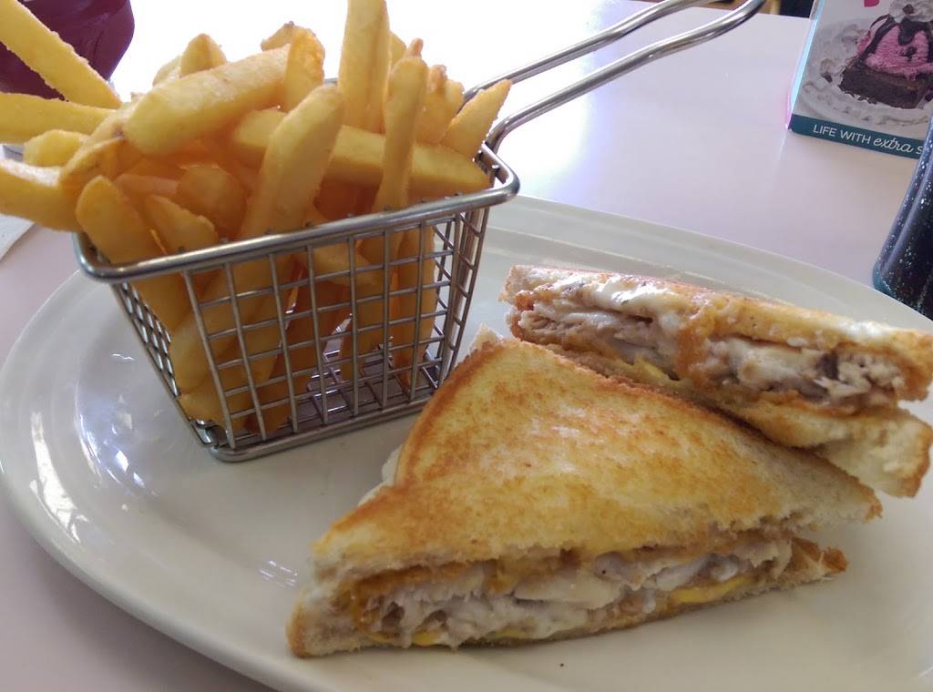 Friendlys | restaurant | 81 Newtown Rd, Danbury, CT 06810, USA | 2037482476 OR +1 203-748-2476