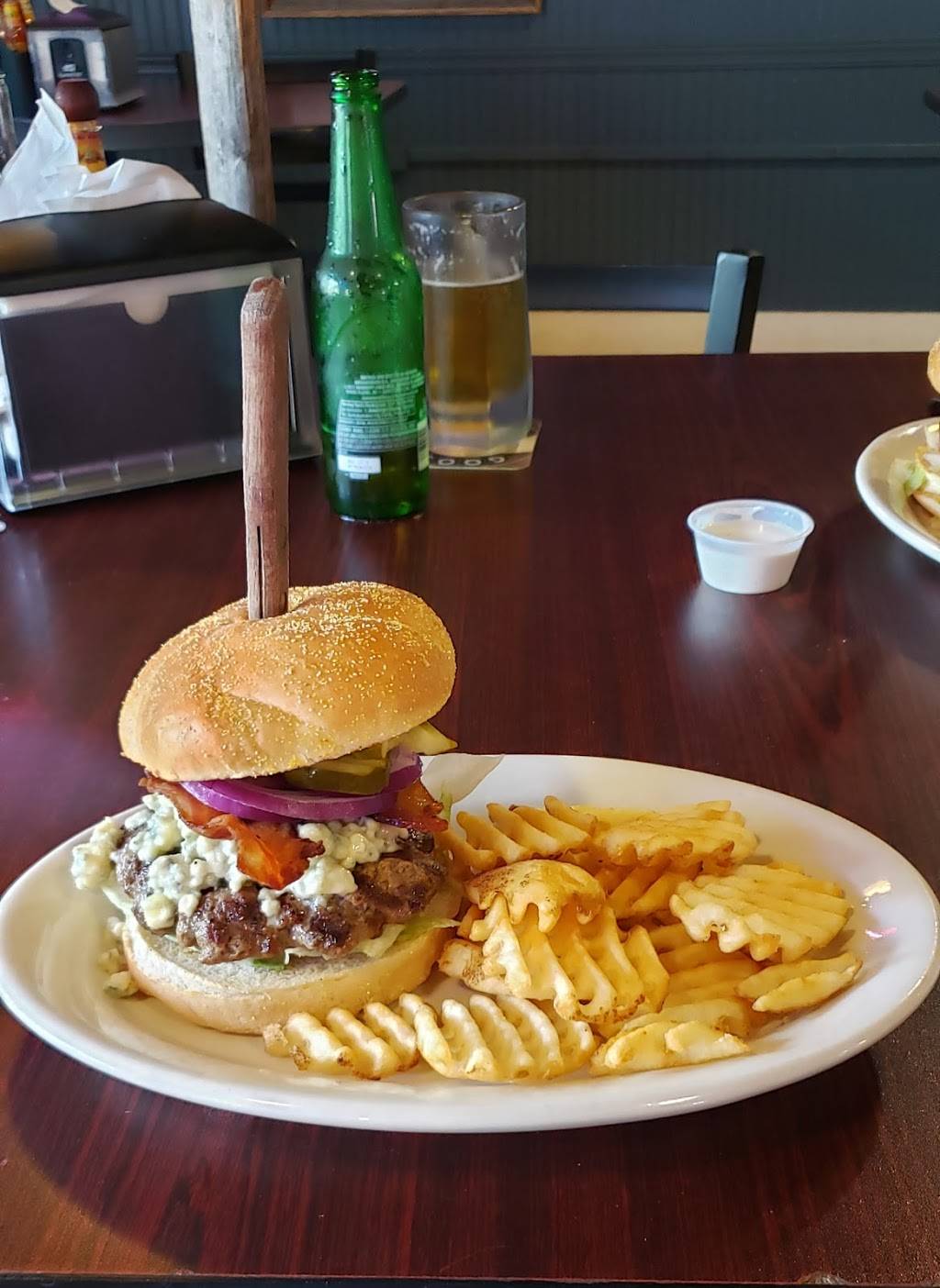 Lake House Bar & Grill | restaurant | 315 N Highland St, Mt Dora, FL 32757, USA | 3527357433 OR +1 352-735-7433